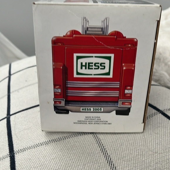 Hess Emergency Truck with Rescue Vehicle New Sealed - Picture 3 of 4